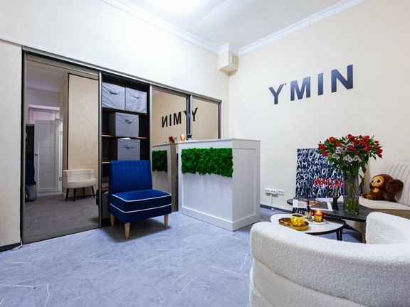 Y, Min, интерьер