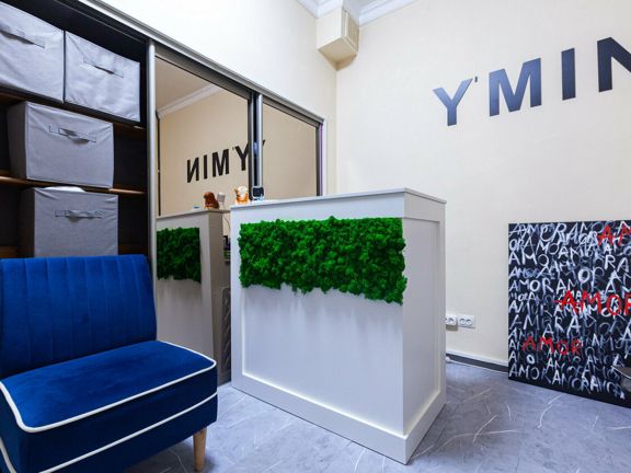 Y, Min, интерьер