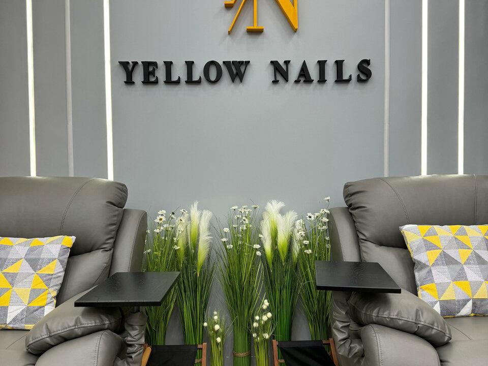 Yellow Nails, интерьер