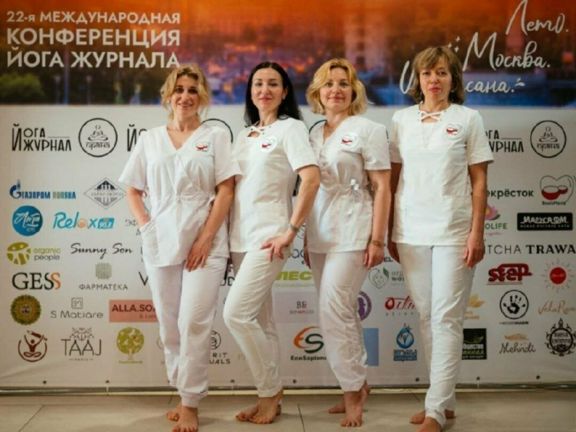 Йога Лам, интерьер