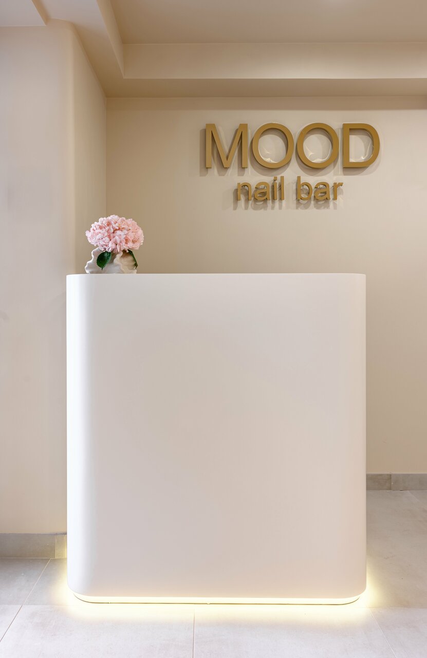 Mood nail bar