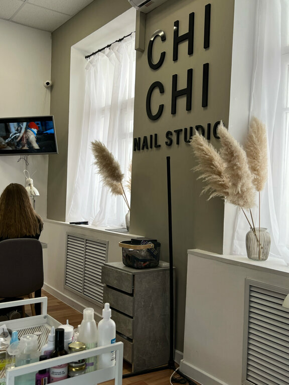Chi Chi nails