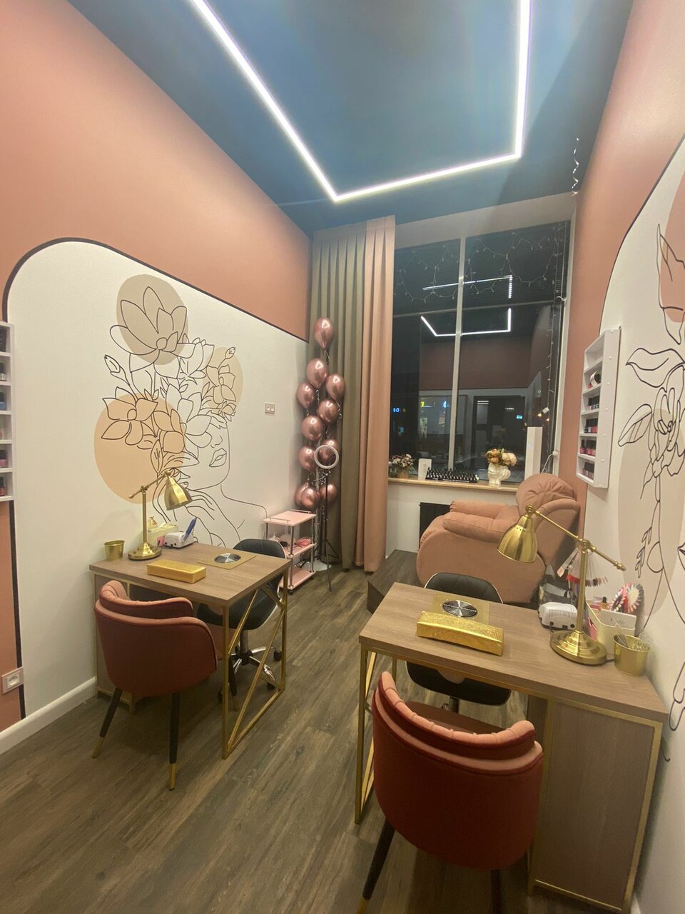 Bloom nail bar