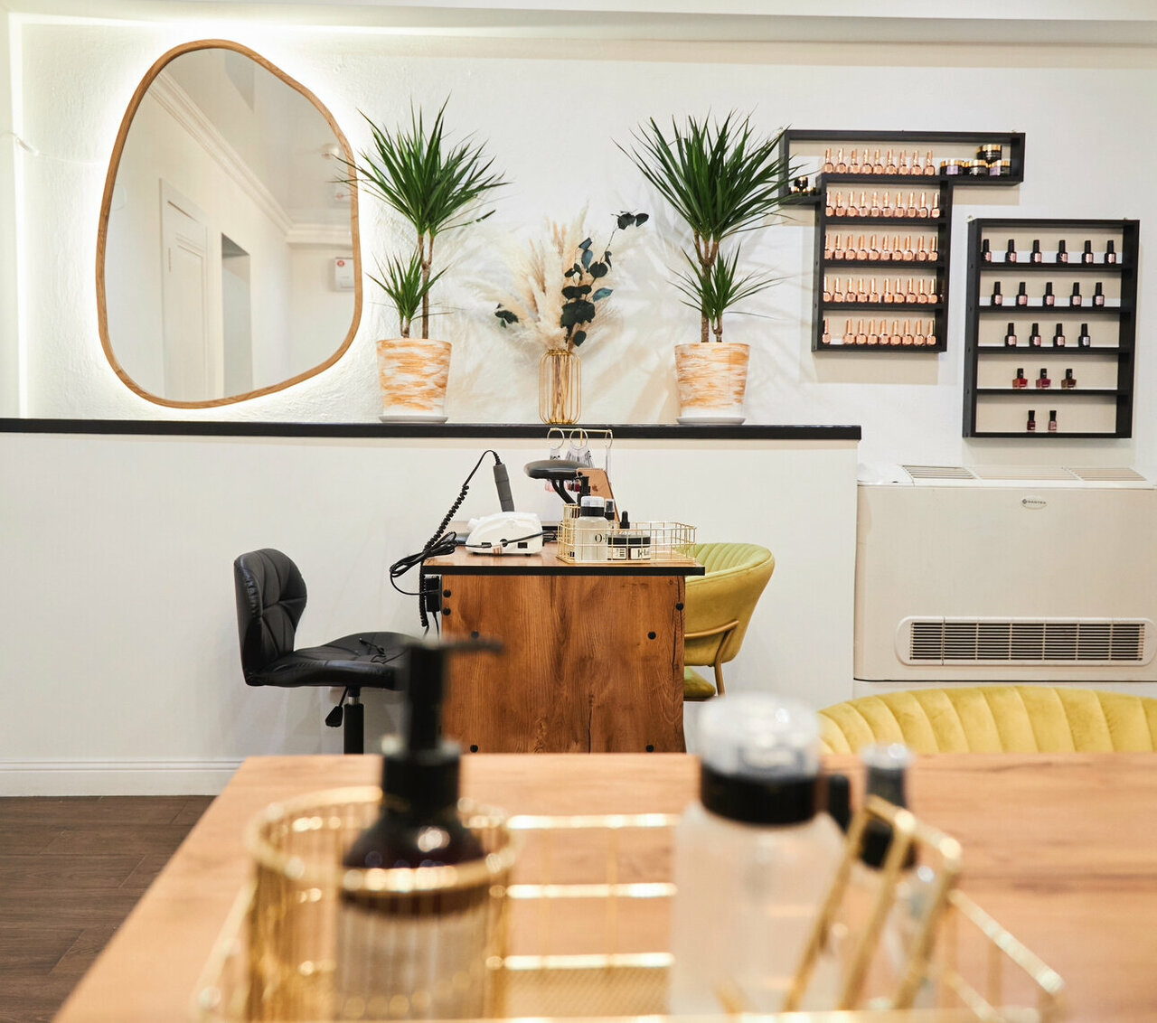 Laar Nail Bar