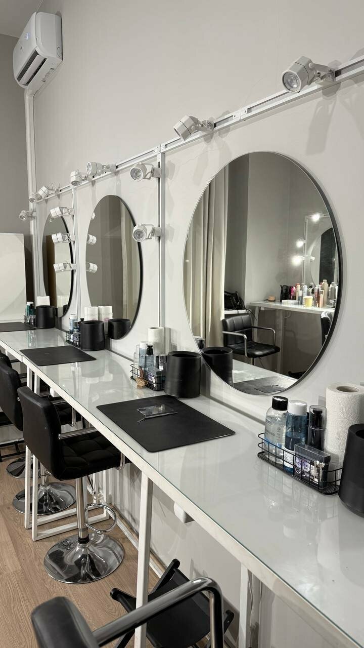 True makeup school