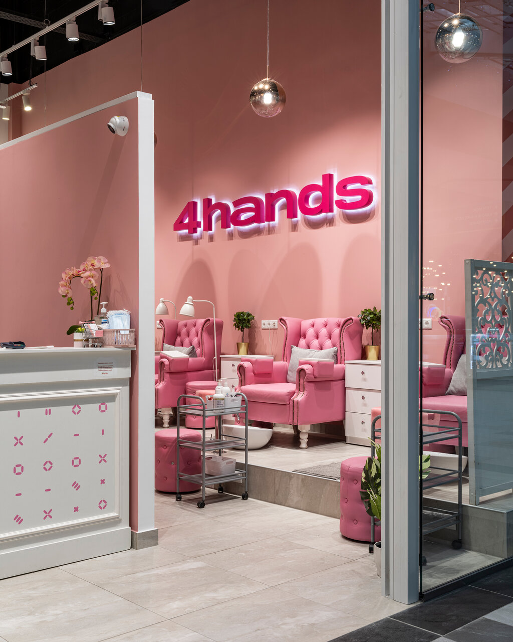 4 Hands